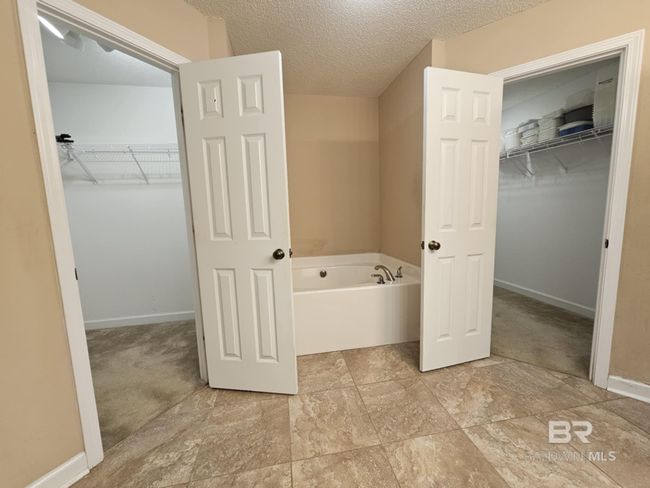 Bathroom | Image 18