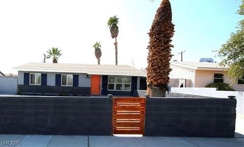 5305 Sugarfoot Ave, Las Vegas, NV, 89107-1715 | Card Image