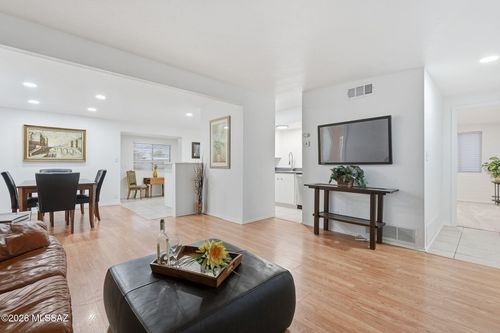 8365 E Louise Dr, Tucson, AZ, 85730-1215 | Card Image