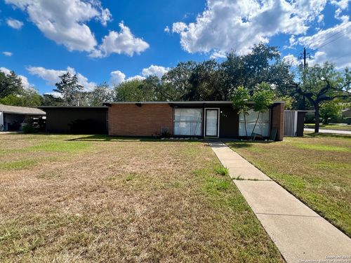 400 E Randall St, Beeville, TX, 78102-3553 | Card Image