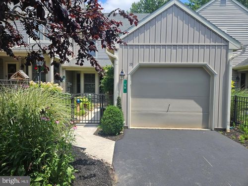 19 Shybrook Ct, Elizabethtown, PA, 17022-9200 | Card Image