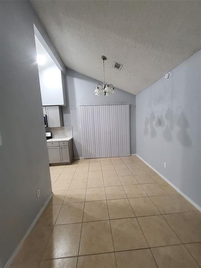 10151 Inwood Hollow Ln, Home with 3 bedrooms, 2 bathrooms and null parking in Houston TX | Image 4