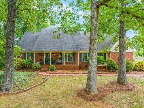 907 Branchwood Dr, Kernersville, NC, 27284-2207 | Card Image