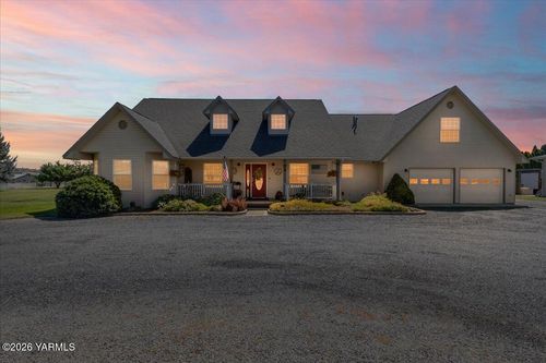 82 E Gleed Rd, Naches, WA, 98937-9623 | Card Image