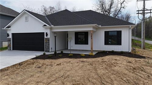 4001 Stacey Way Ct, Saint Joseph, MO, 64505-3219 | Card Image