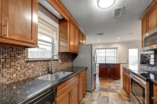 10118 Fernstone Ln, Houston, TX, 77070-4907 | Card Image