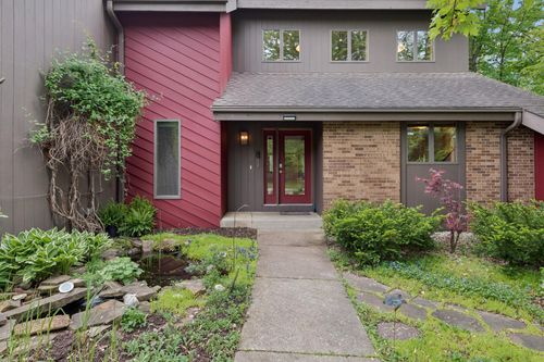 8655 Hunters Way, Apple Valley, MN, 55124-9454 | Card Image