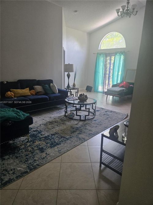 818 E Palm Run Dr, North Lauderdale, FL, 33068-2712 | Card Image
