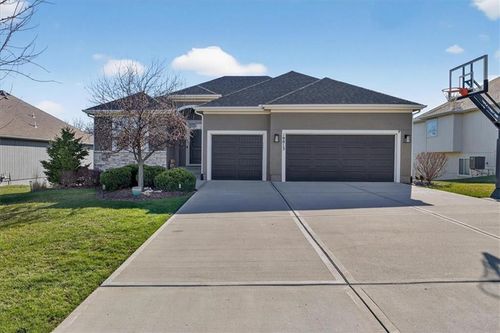 19013 Deer Run St, Spring Hill, KS, 66083-4585 | Card Image