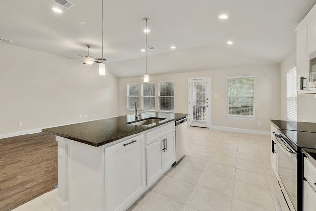 20809 Peacemaker Trl, House other with 3 bedrooms, 2 bathrooms and 4 parking in Lago Vista TX | Image 13