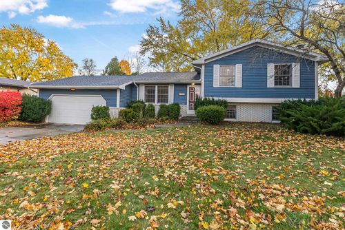 412 Wilcox Pkwy, Clare, MI, 48617-9707 | Card Image