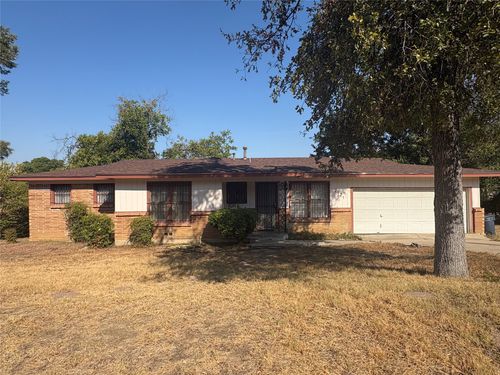 2121 Kingsdale Dr, Fort Worth, TX, 76119-3101 | Card Image