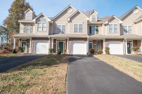 8717 Little Hoop Rd, Roanoke, VA, 24019-5886 | Card Image