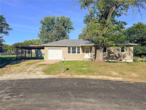 2806 Wesley Ct, Sedalia, MO, 65301-9316 | Card Image