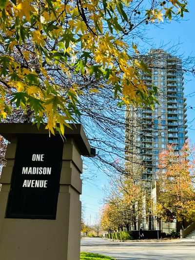 1902 - 2345 Madison Ave, Condo with 1 bedrooms, 1 bathrooms and 1 parking in Burnaby BC | Image 1