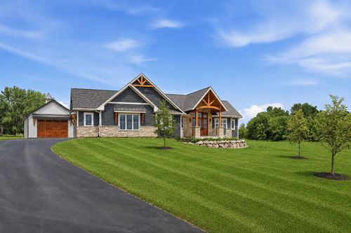 7811 Hidden Pine Ln, Richmond, IL, 60071-8032 | Card Image