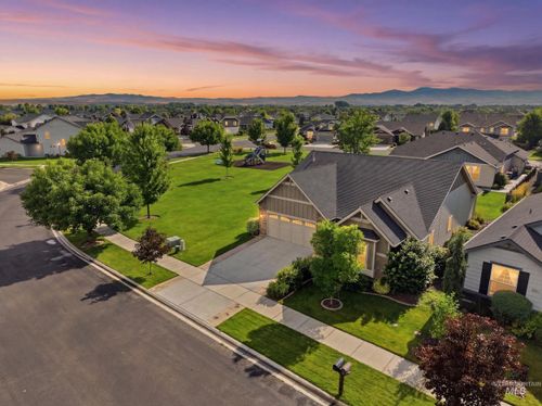 1010 N Chastain Ln, Eagle, ID, 83616-6203 | Card Image