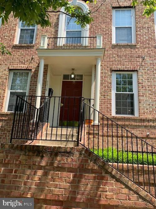 apt-202-8836 Ashgrove House Ln, VIENNA, VA, 22182-5547 | Card Image