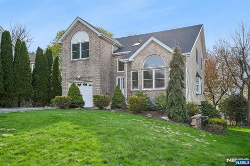 78 Elmwood Rd, Cedar Grove, NJ, 07009-2204 | Card Image