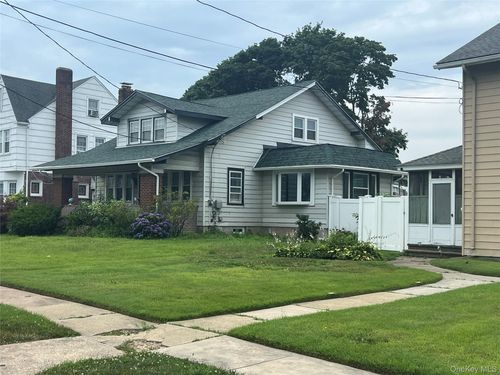 221 E Dean St, Freeport, NY, 11520-2420 | Card Image