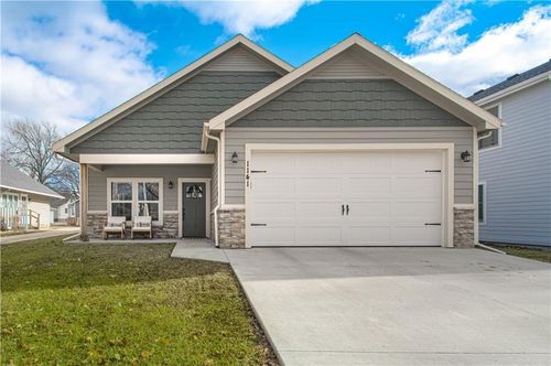 1141 S Main St, Ottawa, KS, 66067-3523 | Card Image