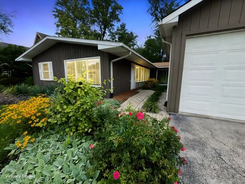 5611 S Quincy St, Hinsdale, IL, 60521-5156 | Card Image