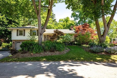 589 Sharalin Crt, Burlington, ON, L7T2N7 | Card Image