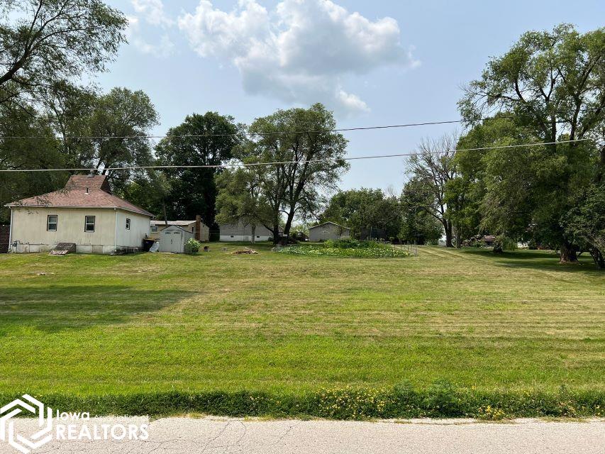 Grace St, Osceola, IA 50213