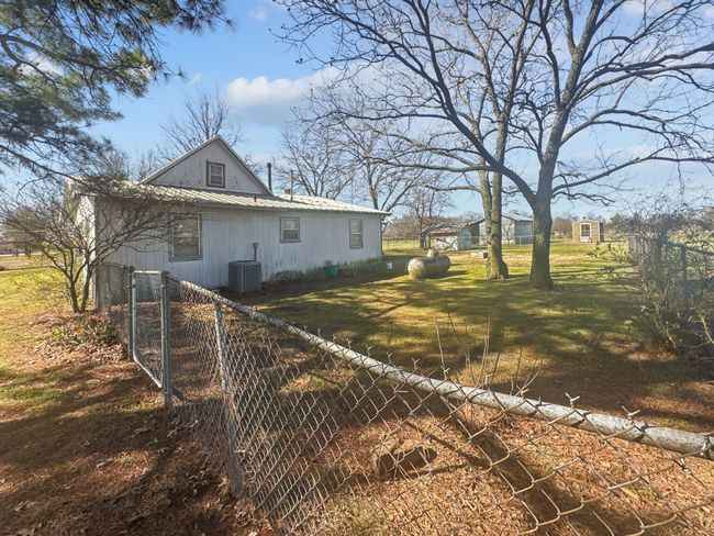 13023 Big Indian Rd, House other with 2 bedrooms, 2 bathrooms and null parking in Callisburg TX | Image 5