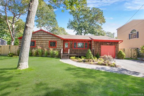 91 Circuit Rd, Bellport, NY, 11713-2335 | Card Image
