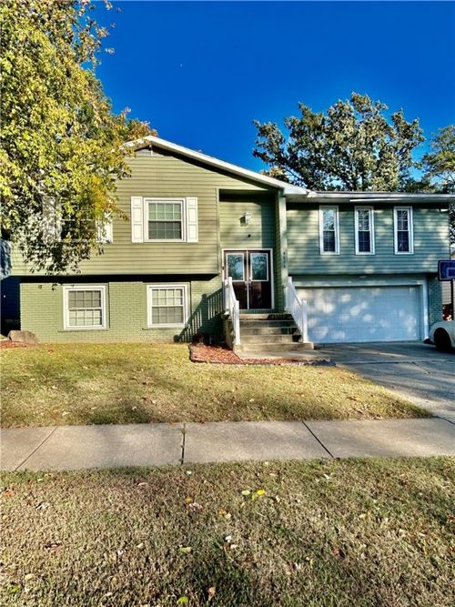 4616 Lawson Dr, Decatur, IL, 62526-1132 | Card Image