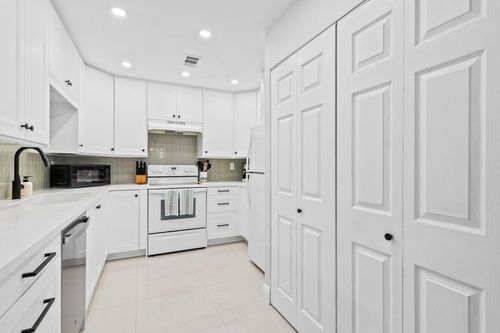 5-4-8059 Sw 17th Pl, Davie, FL, 33324-4645 | Card Image