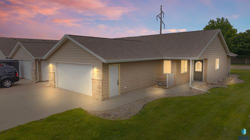 2506 E Augusta St, Brandon, SD, 57005-6698 | Card Image