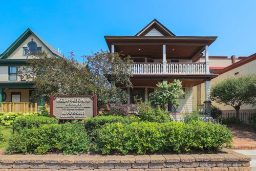 951 Grand Ave, Saint Paul, MN, 55105-3015 | Card Image