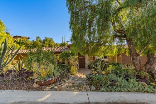 825 Gonzales St, Solana Beach, CA, 92075-2412 | Card Image