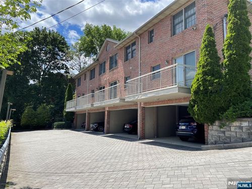 236 Myrtle Ave, Fort Lee, NJ, 07024-4033 | Card Image
