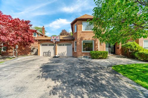 28 Ridelle Crt, Brampton, ON, L6Z4M2 | Card Image