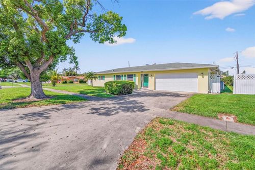 10100 Commodore Dr, SEMINOLE, FL, 33776-1145 | Card Image