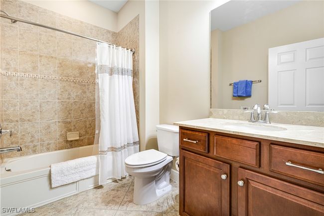 Guest bath with tub | Image 32