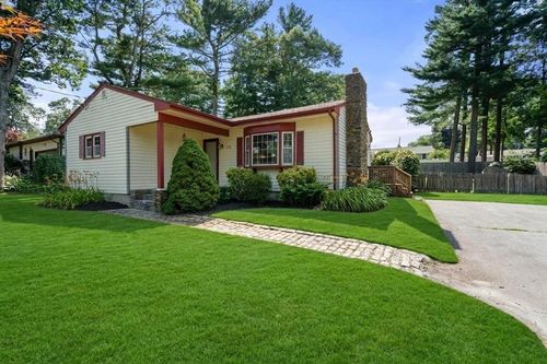 375 Middle Rd, Acushnet, MA, 02743-1911 | Card Image