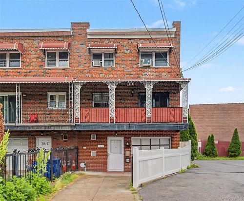 1010 E 233rd St, Bronx, NY, 10466-3317 | Card Image