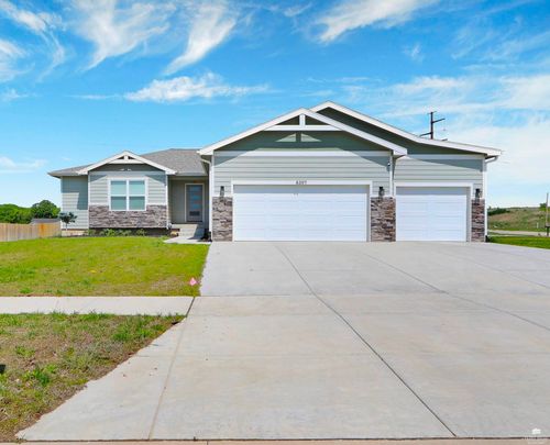 8397 Zacs Ct, Manhattan, KS, 66502-8320 | Card Image