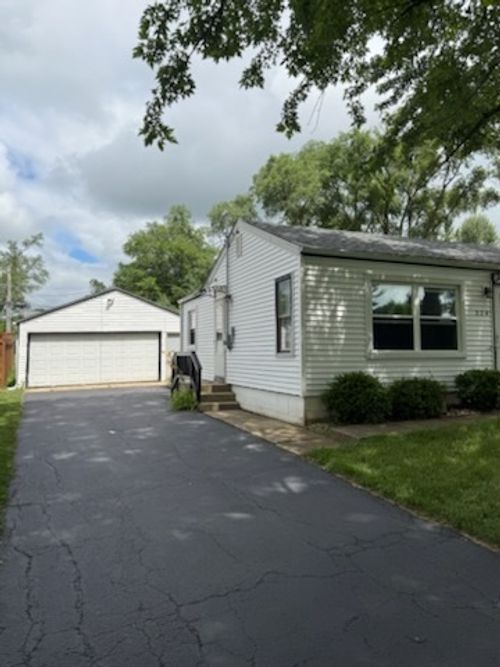 324 Elmwood Ln, Antioch, IL, 60002-1626 | Card Image