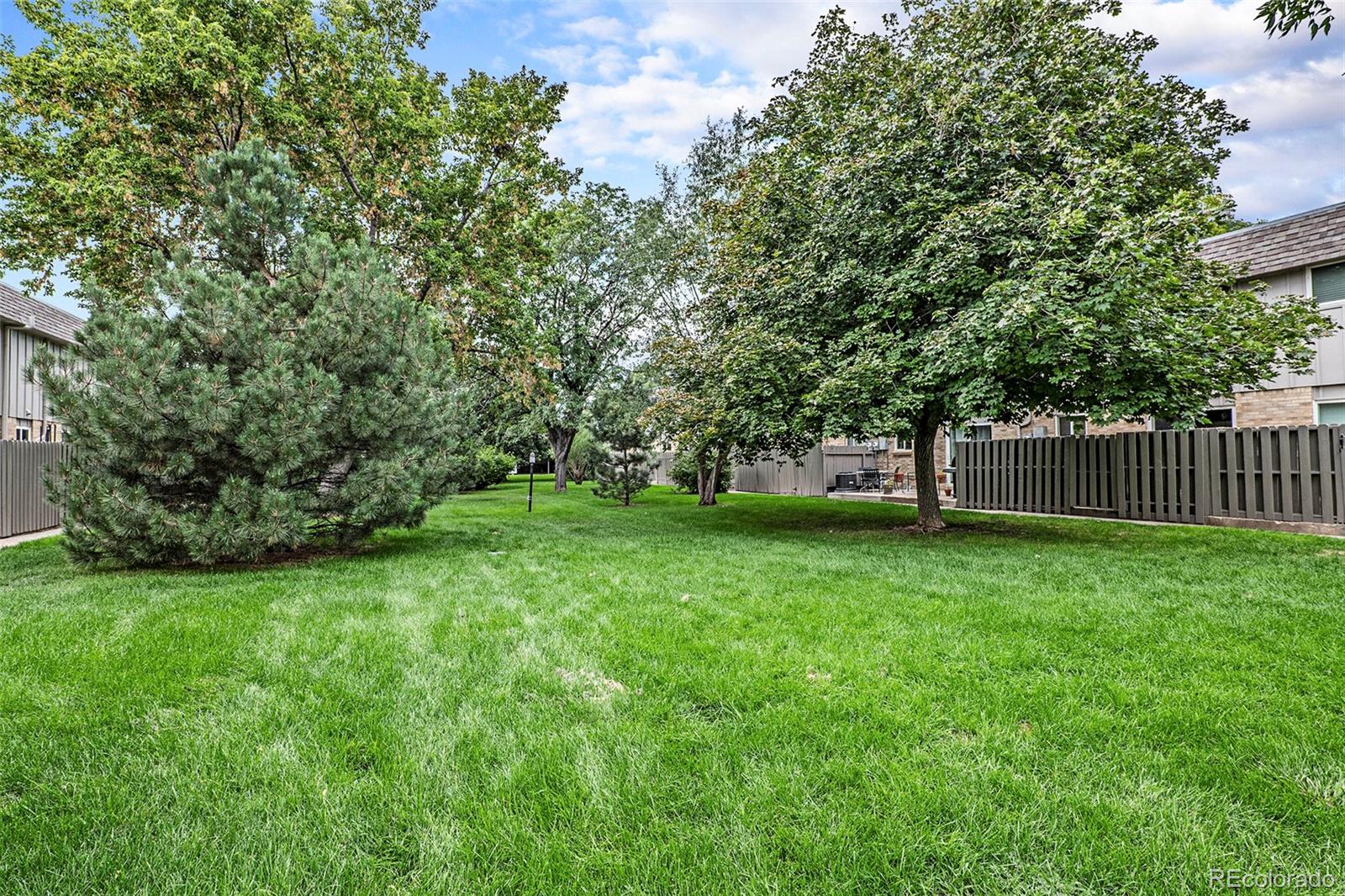Hinsdale Pl, Centennial, CO 80122