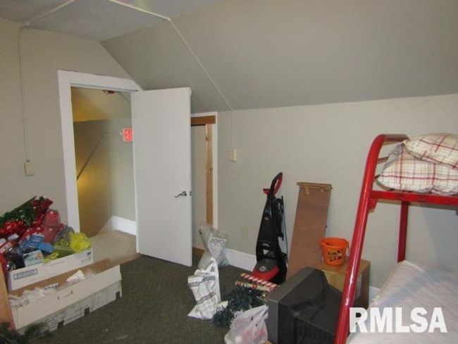 602 4 Th St, House other with 6 bedrooms, 2 bathrooms and null parking in Rosiclare IL | Image 23