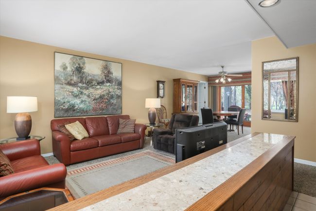 Foyer open to | Image 8