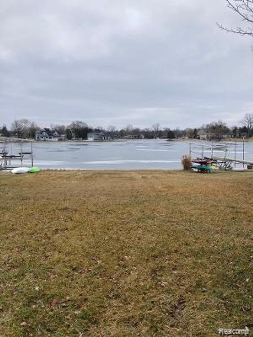 14 Burgess Dr, White Lake, MI, 48386-2815 | Card Image