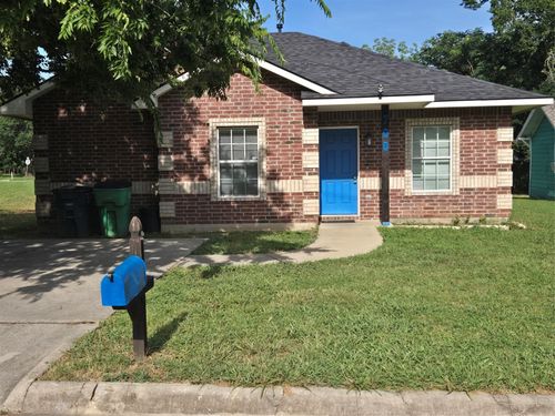 706 Throckmorton St, Gainesville, TX, 76240-3273 | Card Image