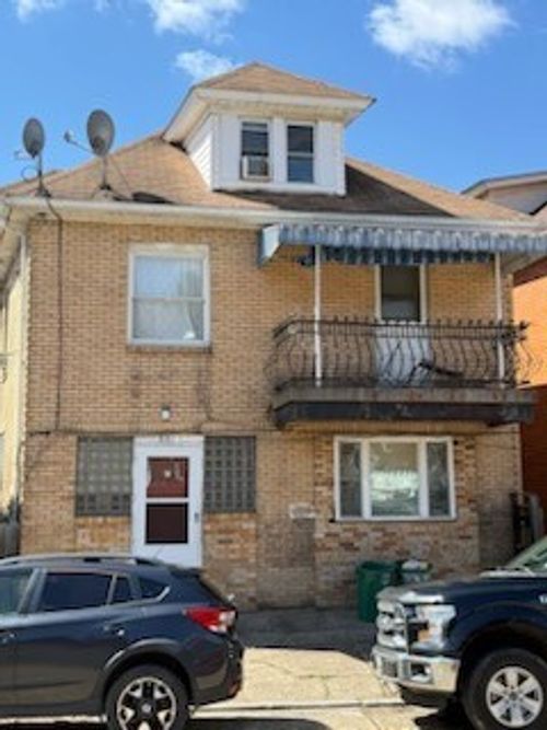 881 Lenz Ave, Ambridge, PA, 15003-2052 | Card Image