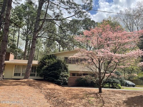 957 Sandavis Rd, Southern Pines, NC, 28387-3206 | Card Image